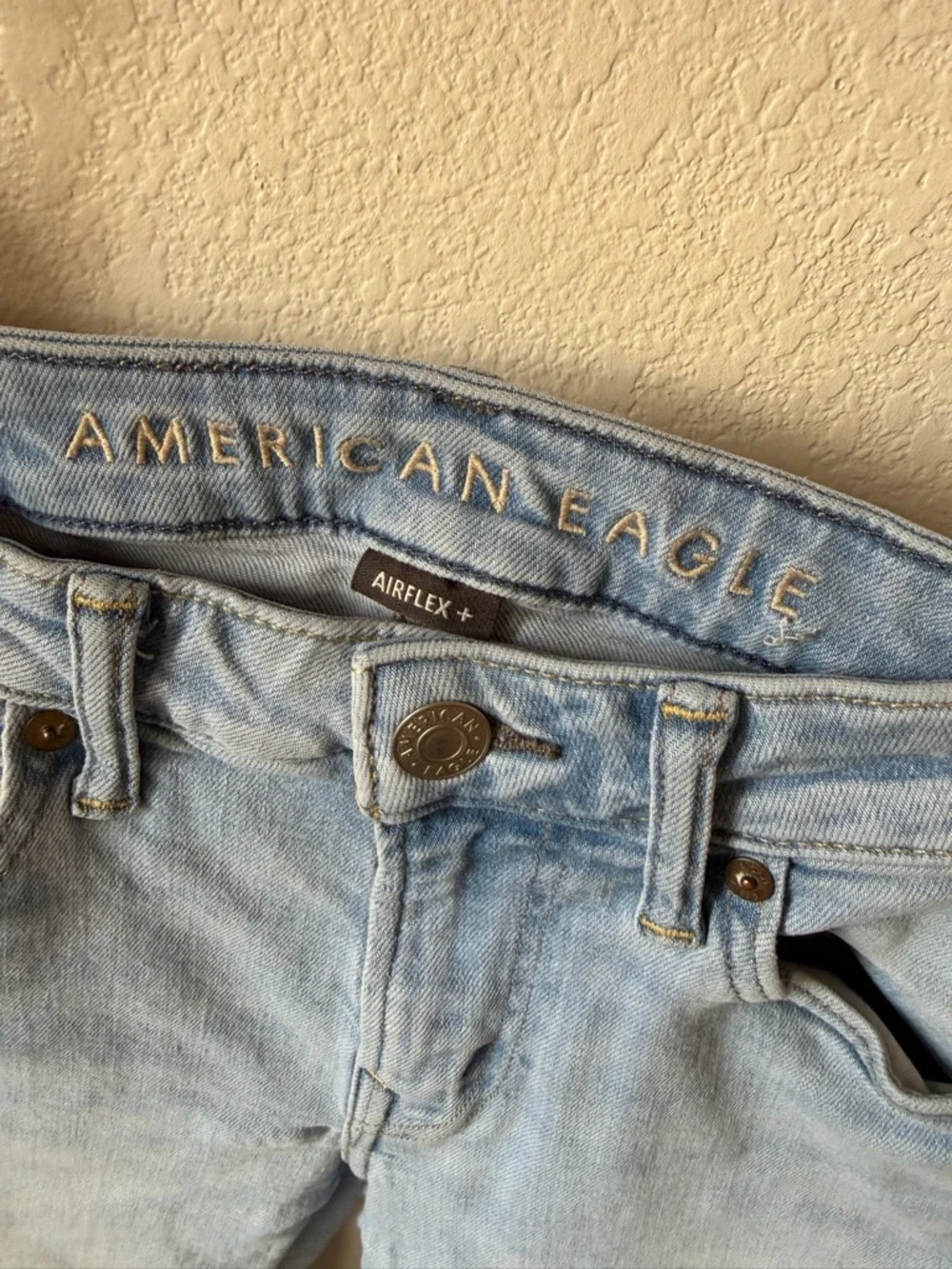 American Eagle Outfitters Light Wash Skinny Jeans